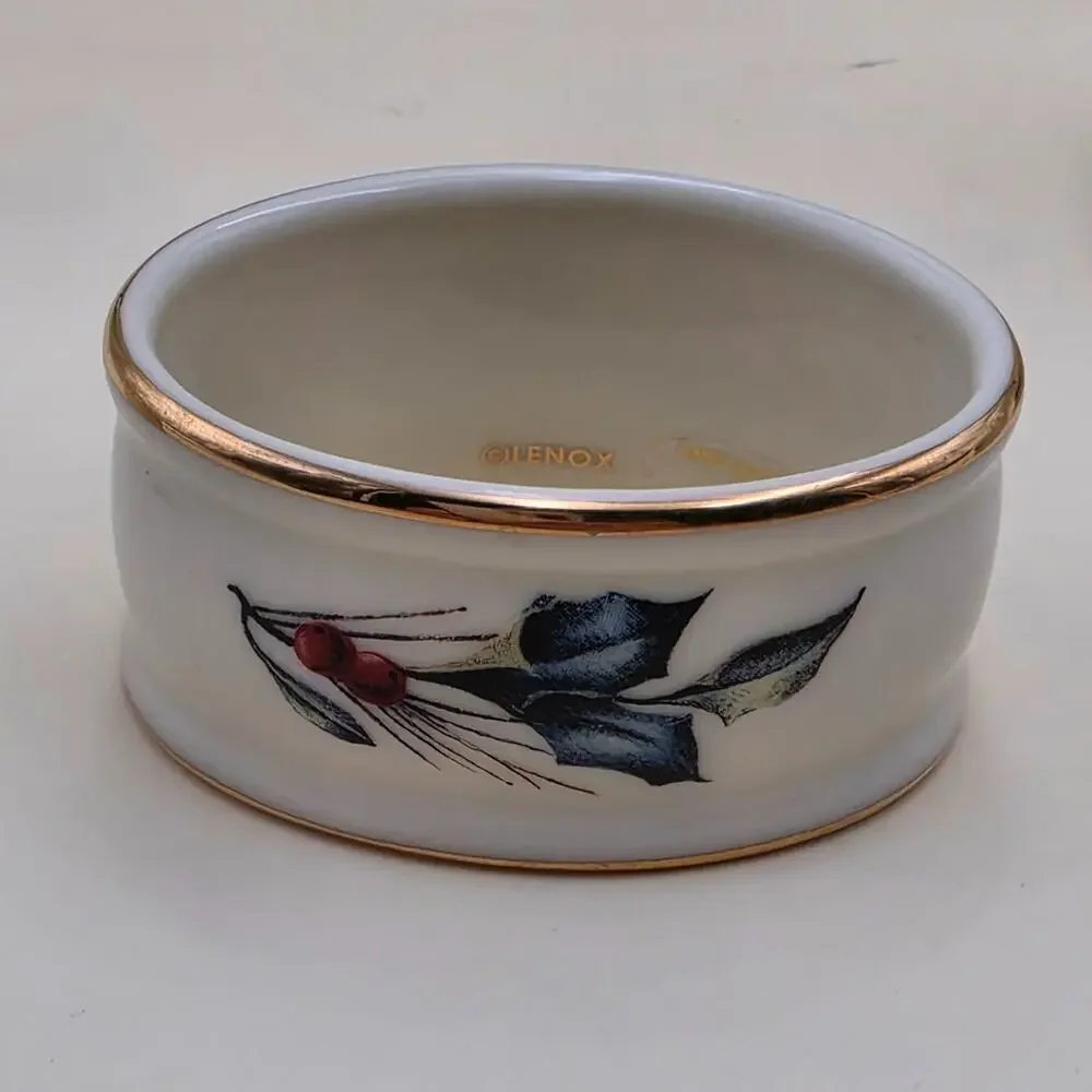 Lenox Winter Greetings Napkin Ring Set of 4 Ivory Porcelain Holly Berry Gold Rim